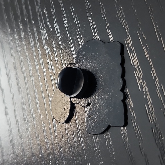 FRIENDS "The One With the Prom Video" Lobster Enamel Pin - Picture 2 of 3